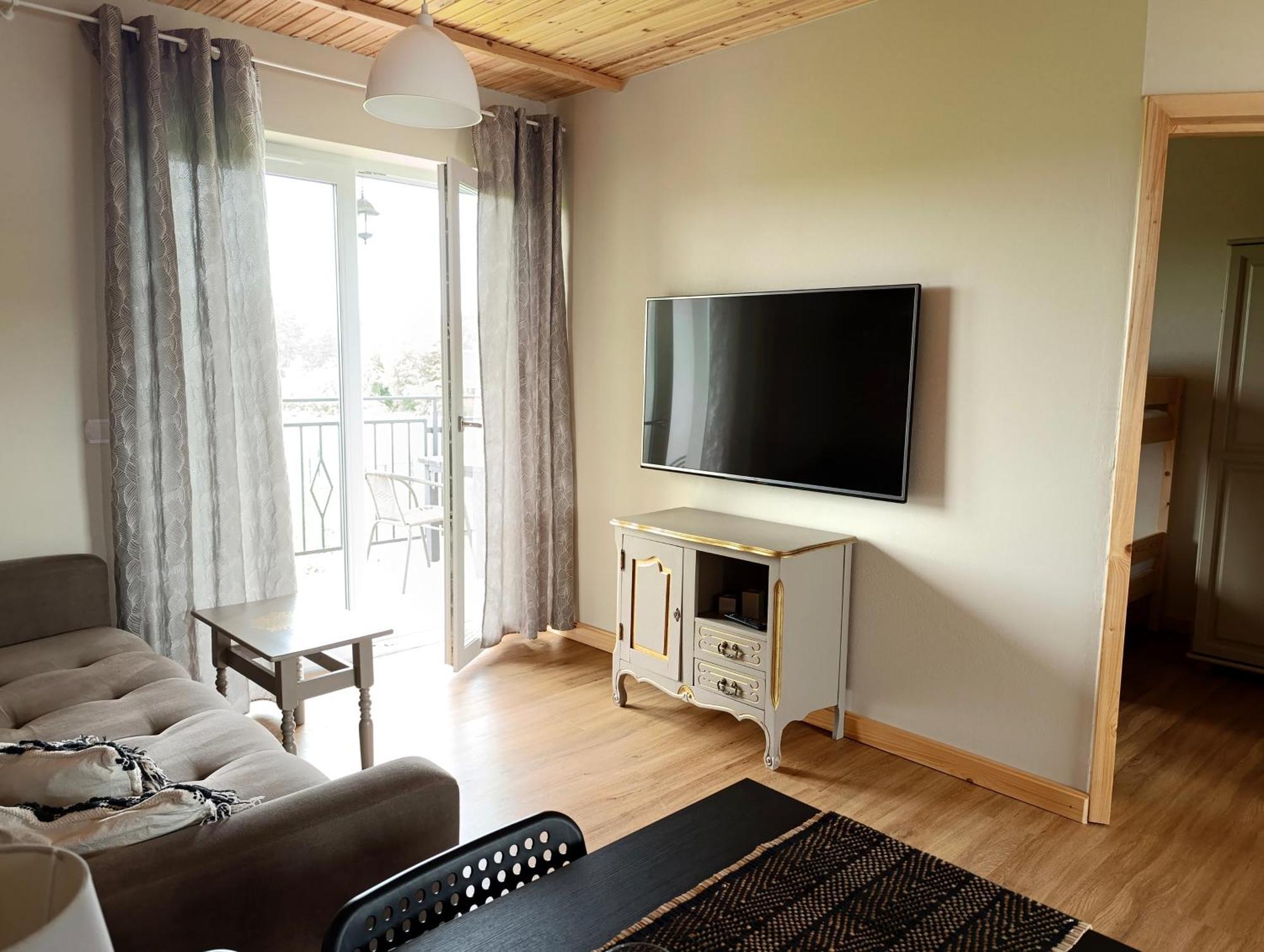Apartamenty Poswiata - Dwupokojowe, Komfortowe, O Wielkosci Domku, Ze Wspanialym Widokiem Na Laki Bobolin Exterior foto