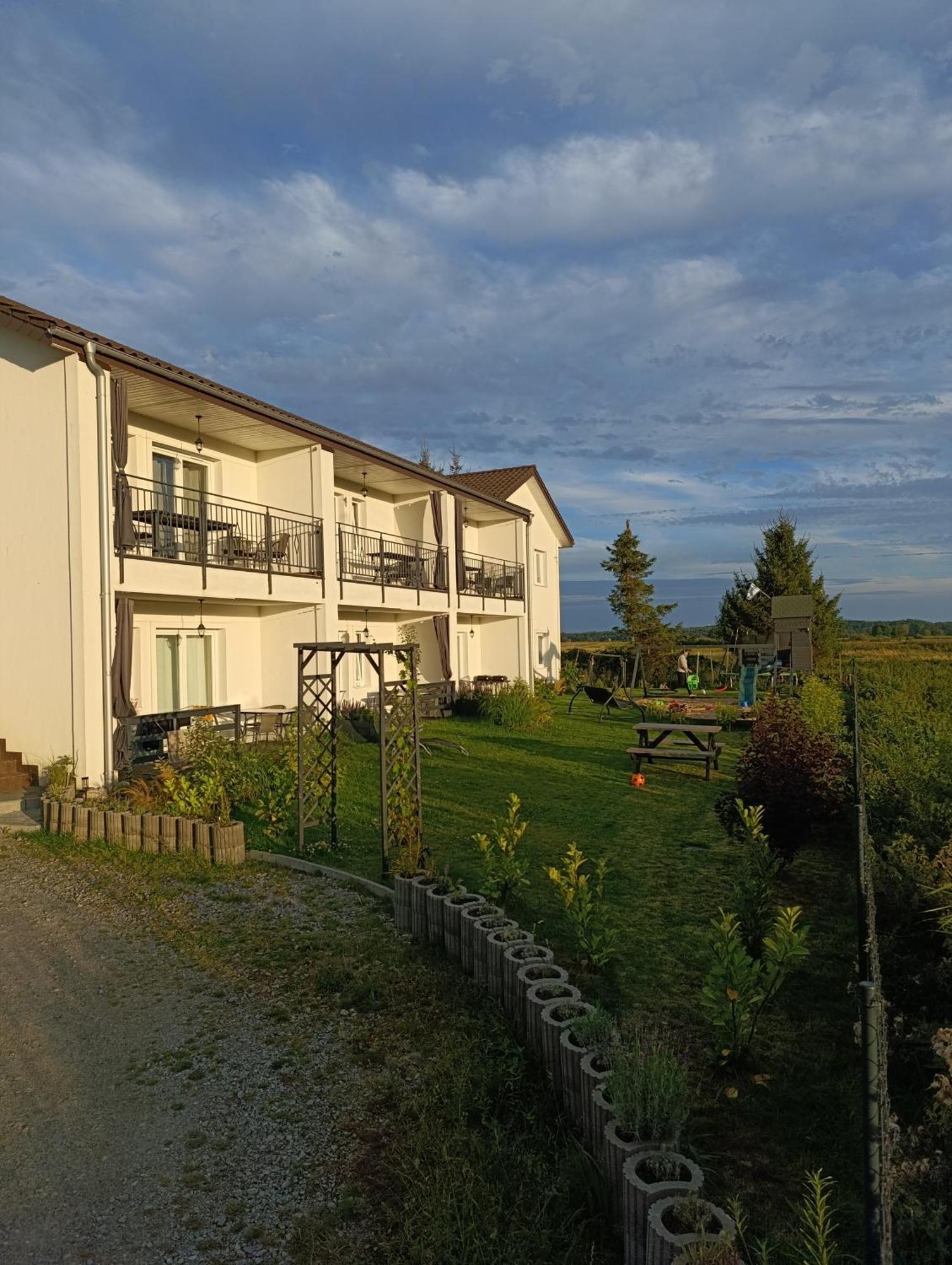 Apartamenty Poswiata - Dwupokojowe, Komfortowe, O Wielkosci Domku, Ze Wspanialym Widokiem Na Laki Bobolin Exterior foto